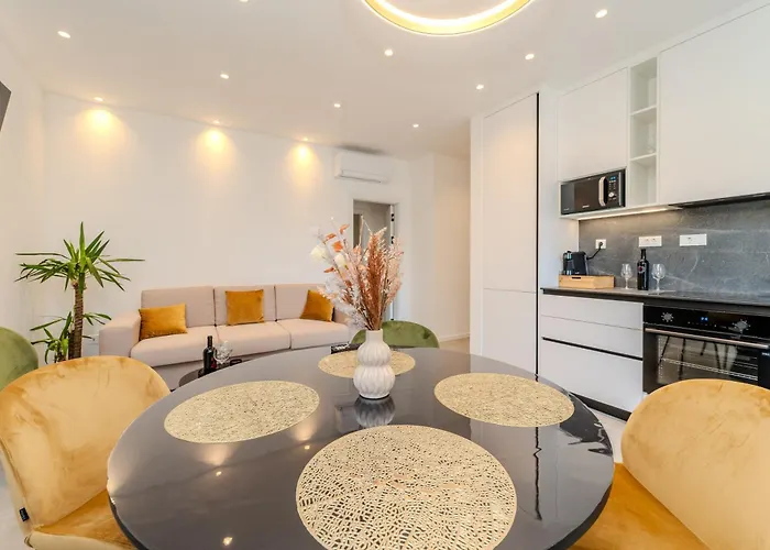 Kolovare Luxury Apartman *